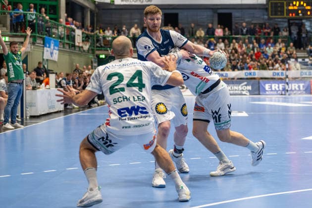 Duel between Marcel Schiller FRISCH AUF Goeppingen, 24 , Johannes Wasielewski Bergischer HC 06, 77 and Martin Hanne FRISCH AUF Goeppingen, 42 Bergischer HC vs Frisch Auf Goeppingen, Handball, DAIKIN HBL, Matchday 34, Season 2025 2026, 07 06 2026 Bergischer HC vs Frisch Auf Goeppingen, Handball, DAIKIN HBL, Matchday 34, Season 2025 2026, 07 06 2026 Wuppertal Copyright: xEibner-Pressefoto ThomasxHaeslerx EP_THR