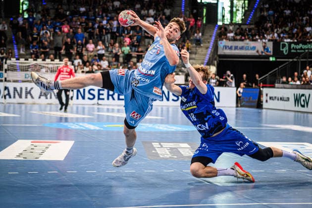 Tobias Buck HC Erlangen, 39 vs Linus Schmid TVB Stuttgart, 18 GER, TVB Stuttgart HC Erlangen, DAIKIN HBL, Handball, Bundesliga, Matchday 34, Season 2025 2026, 07 06 2026 GER, TVB Stuttgart HC Erlangen, DAIKIN HBL, Handball, Bundesliga, Matchday 34, Season 2025 2026, 07 06 2026 Stuttgart Copyright: xSandyxDinkelackerx EP_SDR