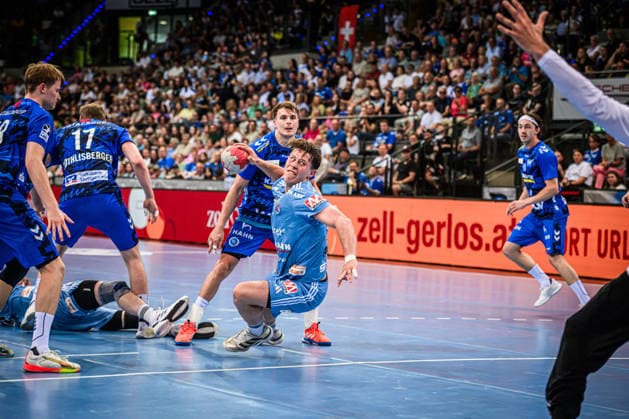 Florian Scheerer HC Erlangen, 10 behind Max Haefner TVB Stuttgart, 03 GER, TVB Stuttgart HC Erlangen, DAIKIN HBL, Handball, Bundesliga, 34 Matchday, Season 2025 2026, 07 06 2026 GER, TVB Stuttgart HC Erlangen, DAIKIN HBL, Handball, Bundesliga, 34 Matchday, Season 2025 2026, 07 06 2026 Stuttgart Copyright: xSandyxDinkelackerx EP_SDR