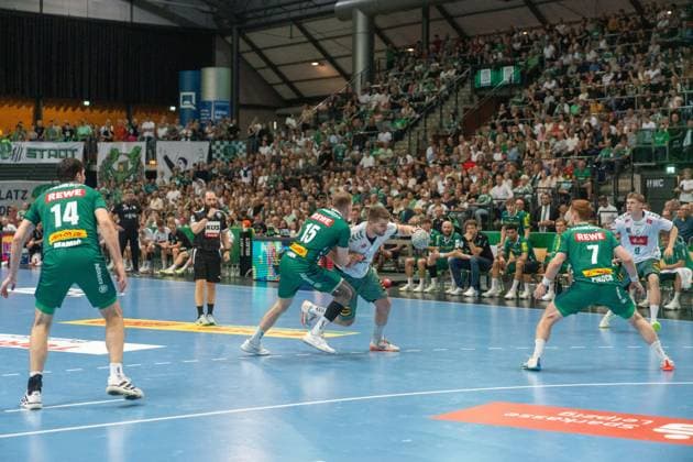 Ian Weber TSV GWD Minden, 13 tries to assert himself against the Leipzig defense SC DHfK Leipzig vs TSV GWD Minden, Handball, 1 Handball Bundesliga, Matchday 34, Season 2025 2026, 07 06 2026 SC DHfK Leipzig vs TSV GWD Minden, Handball, 1 Handball Bundesliga, Matchday 34, Season 2025 2026, 07 06 2026 Leipzig Copyright: xEibner-Pressefoto PiaxSchindlerx EP_PSR