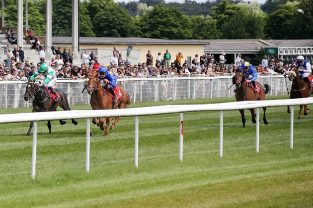 07 06 2026, Iffezheim, Baden Wuerttemberg, GER Abacus with Rene Piechulek blue dress wins racecourse Baden Baden, Iffezheim horse, jockey, Abacus, Piechulek, victory, finish, finish 260607B975IFFEZHEIM JPG