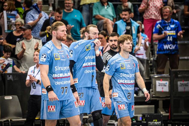 Maciej Gebala HC Erlangen, 77 , Antonio Metzner HC Erlangen, 27 , Christopher Bissel HC Erlangen, 21 , visibly disappointed after away defeat in Stuttgart GER, TVB Stuttgart HC Erlangen, DAIKIN HBL, Handball, Bundesliga, Matchday 34, Season 2025 2026, 07 06 2026 GER, TVB Stuttgart HC Erlangen, DAIKIN HBL, Handball, Bundesliga, Matchday 34, Season 2025 2026, 07 06 2026 Stuttgart Copyright: xSandyxDinkelackerx EP_SDR