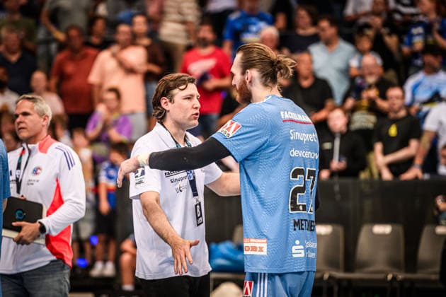Johannes Sellin Coach HC Erlangen with Antonio Metzner HC Erlangen, 27 GER, TVB Stuttgart HC Erlangen, DAIKIN HBL, Handball, Bundesliga, 34 Matchday, Season 2025 2026, 07 06 2026 GER, TVB Stuttgart HC Erlangen, DAIKIN HBL, Handball, Bundesliga, 34 Matchday, Season 2025 2026, 07 06 2026 Stuttgart Copyright: xSandyxDinkelackerx EP_SDR