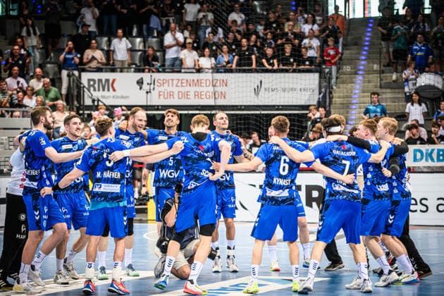 Dance of joy, Team circle Team of TVB Stuttgart cheers after home win against HC Erlangen GER, TVB Stuttgart HC Erlangen, DAIKIN HBL, Handball, Bundesliga, Matchday 34, Season 2025 2026, 07 06 2026 GER, TVB Stuttgart HC Erlangen, DAIKIN HBL, Handball, Bundesliga, Matchday 34, Season 2025 2026, 07 06 2026 Stuttgart Copyright: xSandyxDinkelackerx EP_SDR