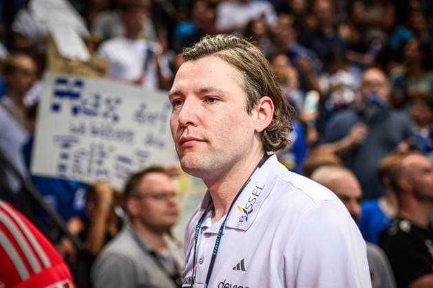 Johannes Sellin Coach HC Erlangen pensive look GER, TVB Stuttgart HC Erlangen, DAIKIN HBL, Handball, Bundesliga, 34 Matchday, Season 2025 2026, 07 06 2026 GER, TVB Stuttgart HC Erlangen, DAIKIN HBL, Handball, Bundesliga, 34 Matchday, Season 2025 2026, 07 06 2026 Stuttgart Copyright: xSandyxDinkelackerx EP_SDR