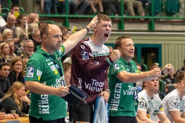 Heiko Ruess FRISCH AUF Goeppingen , Julian Buchele FRISCH AUF Goeppingen, 01 and Stefan Klaus FRISCH AUF Goeppingen, Co Trainer celebrate a successful action Bergischer HC vs Frisch Auf Goeppingen, Handball, DAIKIN HBL, Matchday 34, Season 2025 2026, 07 06 2026 Bergischer HC vs Frisch Auf Goeppingen, Handball, DAIKIN HBL, Matchday 34, Season 2025 2026, 07 06 2026 Wuppertal Copyright: xEibner-Pressefoto ThomasxHaeslerx EP_THR