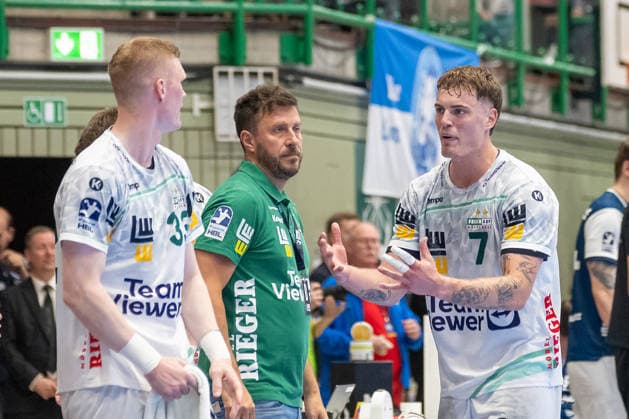 Fight of words between Ymir Oern Gislason FRISCH AUF Goeppingen, 33 and Victor Kloeve FRISCH AUF Goeppingen, 07 Ben Matschke FRISCH AUF Goeppingen, Coach Bergischer HC vs Frisch Auf Goeppingen, Handball, DAIKIN HBL, Matchday 34, Season 2025 2026, 07 06 2026 Bergischer HC vs Frisch Auf Goeppingen, Handball, DAIKIN HBL, Matchday 34, Season 2025 2026, 07 06 2026 Wuppertal Copyright: xEibner-Pressefoto ThomasxHaeslerx EP_THR