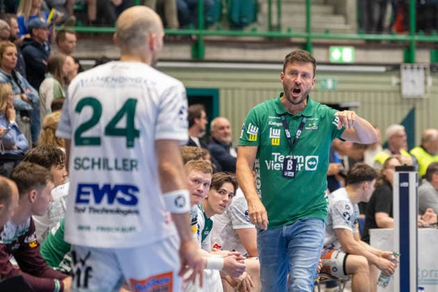 Ben Matschke FRISCH AUF Goeppingen, Coach gives Marcel Schiller FRISCH AUF Goeppingen, 24 loud instructions Bergischer HC vs Frisch Auf Goeppingen, Handball, DAIKIN HBL, 34 Matchday, Season 2025 2026, 07 06 2026 Bergischer HC vs Frisch Auf Goeppingen, Handball, DAIKIN HBL, 34 Matchday, Season 2025 2026, 07 06 2026 Wuppertal Copyright: xEibner-Pressefoto ThomasxHaeslerx EP_THR