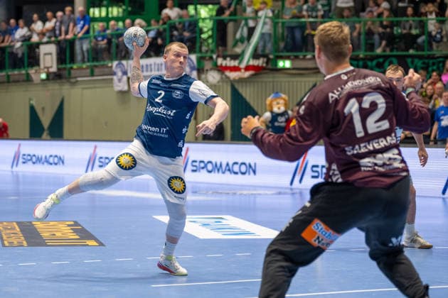 Noah Beyer Bergischer HC 06, 02 scores the winning goal against Kristian Saeveras FRISCH AUF Goeppingen, 12 Bergischer HC vs Frisch Auf Goeppingen, Handball, DAIKIN HBL, Matchday 34, Season 2025 2026, 07 06 2026 Bergischer HC vs Frisch Auf Goeppingen, Handball, DAIKIN HBL, Matchday 34, Season 2025 2026, 07 06 2026 Wuppertal Copyright: xEibner-Pressefoto ThomasxHaeslerx EP_THR