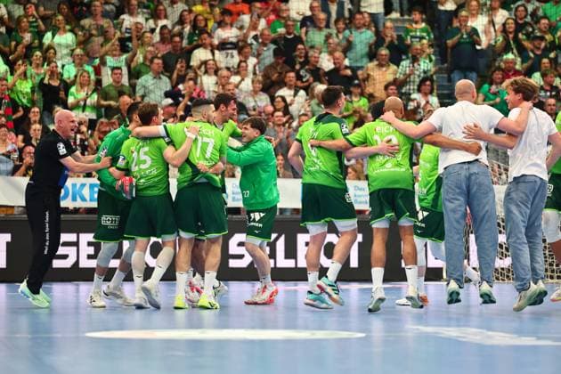 The Wetzlar team celebrates staying out of the league GER, HSG Wetzlar vs SC Magdeburg, Handball, 1 Bundesliga, Matchday 34, Season 2025 2026, 07 06 2026 GER, HSG Wetzlar vs SC Magdeburg, Handball, 1 Bundesliga, Matchday 34, Season 2025 2026, 07 06 2026 Wetzlar Copyright: xEibner-Pressefoto RenexWeissx EP_RWS