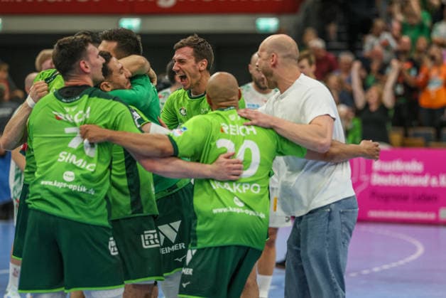 GER, Wetzlar, HSG Wetzlar vs SC Magdeburg, Daikin Handball Bundesliga, Handball, HBL, Season 2025 2026, Buderus Arena Wetzlar, 34 Matchday in picture HSG Wetzlar celebrates not being relegated, Class retention, Cheers, joy and emotions, Wetzlar stays in the Bundesliga DFB DFL REGULATIONS PROHIBIT ANY USE OF PHOTOGRAPHS AS IMAGE SEQUENCES AND OR QUASI VIDEO, 07 06 2026 Copyright: HMBxMedia HendrikxHamelau