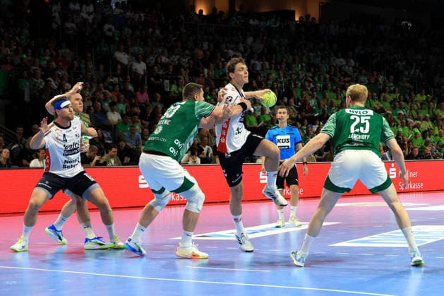 DEU, DHB, 1 HBL, Fuechse Berlin vs Flensburger Handewitt, 07 06 2026, Max Schmeling Halle, Berlin, DEU, DHB, 1 HBL, Fuechse Berlin vs Flensburger Handewitt, pictured Mijajlo Marsenic Fuechse Berlin 93 , Matthes Langhoff Fuechse Berlin 25 , Johannes Golla Flensburg Handewitt 4 , NICLAS KIRKEL¯KKE Flensburg Handewitt 5 nordphotoxGmbHx xEngler nph00076