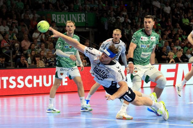 DEU, DHB, 1 HBL, Fuechse Berlin vs Flensburger Handewitt, 07 06 2026, Max Schmeling Halle, Berlin, DEU, DHB, 1 HBL, Fuechse Berlin vs Flensburger Handewitt, in the picture Mijajlo Marsenic Fuechse Berlin 93 , Mathias Gidsel Fuechse Berlin 19 , Johannes Golla Flensburg Handewitt 4 nordphotoxGmbHx xEngler nph00076