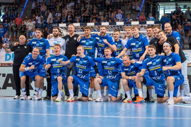 Handball I Men I Season 2025 2026 I Bundesliga I 34 Matchday I TVB Stuttgart HC Erlangen I 07 06 2026 Team picture end of season for TVB Stuttgart Ivan Snajder 10, TVB Stuttgart , Miljan Vujovic 16, TVB Stuttgart , Jonas Truchanovicius 37, TVB Stuttgart , Antonio Serradilla Cuenca 5, TVB Stuttgart , Samuel Röthlisberger 17, TVB Stuttgart , Simone Mengon 15, TVB Stuttgart , Jorick Pol 21, TVB Stuttgart , Linus Schmid 18, TVB Stuttgart , Mateusz Kornecki 1, TVB Stuttgart , Max Heydecke 19, TVB Stuttgart , Lenny Rubin 44, TVB Stuttgart , Marco Mengon 30, TVB Stuttgart , Kai Häfner 34, TVB Stuttgart , Samuel Kynast 6, TVB Stuttgart , Torben Matzken 22, TVB Stuttgart , Jakob Nigg 57, TVB Stuttgart , Patrick Zieker 25, TVB Stuttgart , Max Häfner 3, TVB Stuttgart , Kasper Thorsen Lien 7, TVB Stuttgart Stuttgart Porsche Arena Baden Württemberg Germany Copyright: xLobeca MaxxPetershansx