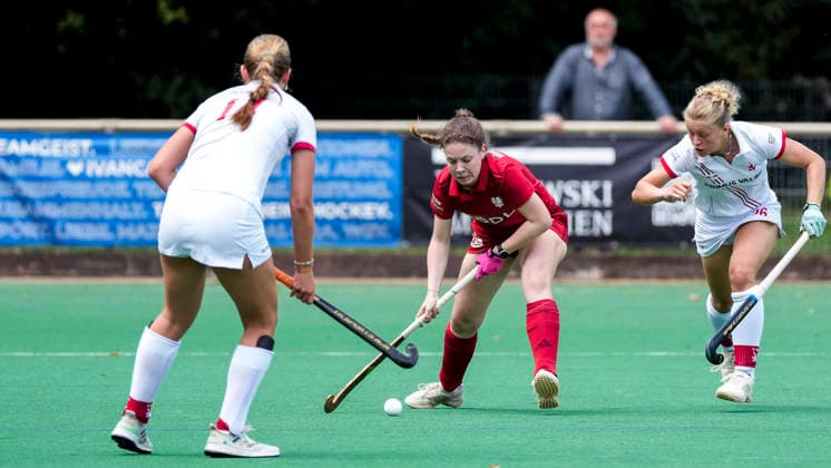 from left Linn Häffner TSVMH, 14 , Renee Anuth NHTC, 41 , Lotte Nafzger TSVMH, 26 , duel, duel, tackle, tackling, dynamics, action, action, 07 06 2026, Mannheim Germany , Hockey, 2 Bundesliga, Group South, Women, TSV Mannheim Nürnberger HTC xozx