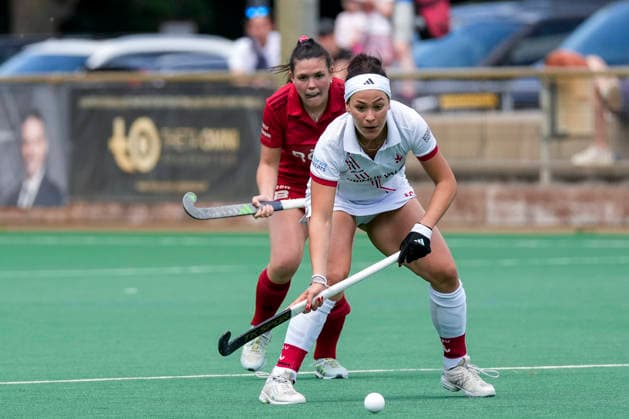 v li Berenike Zaha NHTC, 26 , Antonia Landgrebe TSVMH, 16 , duel, duel, tackle, tackling, dynamics, action, action, 07 06 2026, Mannheim Germany , Hockey, 2 Bundesliga, Group South, Women, TSV Mannheim Nürnberger HTC xozx