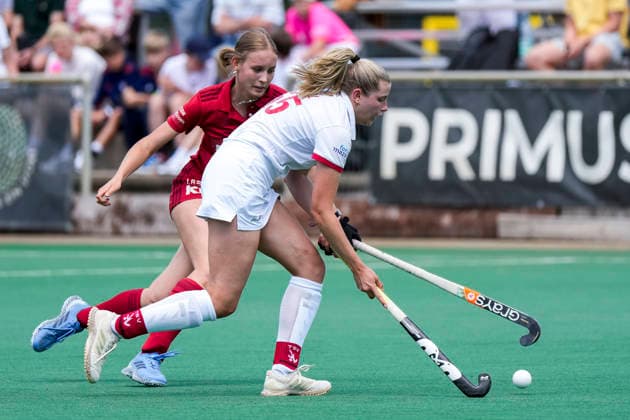 from left Lenja Horstmann NHTC, 44 , Lisa Schall TSVMH, 55 , duel, duel, tackle, tackling, dynamics, action, action, 07 06 2026, Mannheim Germany , Hockey, 2 Bundesliga, Group South, Women, TSV Mannheim Nürnberger HTC xozx