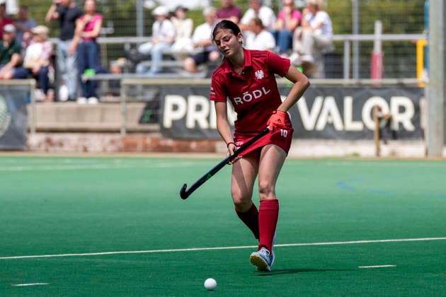 Clara Kaiser NHTC, 10 , on the ball, cropped, full body, single image, single photo, action, action, 07 06 2026, Mannheim Germany , Hockey, 2 Bundesliga, Group South, Women, TSV Mannheim Nürnberger HTC xozx