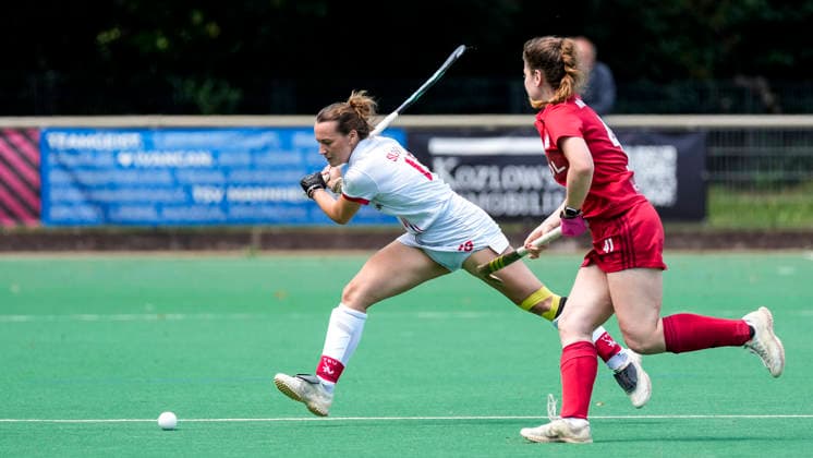 v li Fenna Slawyk TSVMH, 13 , Renee Anuth NHTC, 41 , duel, duel, tackle, tackling, dynamics, action, action, 07 06 2026, Mannheim Germany , Hockey, 2 Bundesliga, Group South, Women, TSV Mannheim Nürnberger HTC xozx
