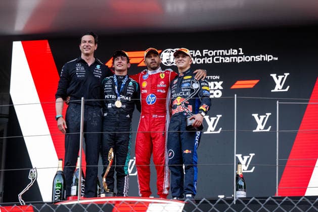 Toto Wolff Mercedes AMG Petronas F1 Team, Team Principal , Andrea Kimi Antonelli Mercedes AMG Petronas F1 Team, Italy, 12 , Lewis Hamilton Scuderia Ferrari HP, Great Britain, 44 , Isack Hadjar Oracle Red Bull Racing, France, 06 on the podium at the podium ceremony, MCO, Formula 1 World Championship, Monaco Grand Prix, Monte Carlo, race, 2026 season, 07 06 2026 MCO, Formula 1 World Championship, Monaco Grand Prix, Monte Carlo, race, 2026 season, 07 06 2026 Monte Carlo Copyright: xEibner-Pressefoto Memmlerx EP_MMR