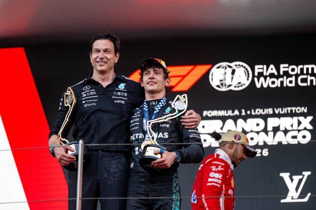 Toto Wolff Mercedes AMG Petronas F1 Team, Team Principal , Andrea Kimi Antonelli Mercedes AMG Petronas F1 Team, Italy, 12 cheering on the podium at the podium ceremony, behind him Lewis Hamilton Scuderia Ferrari HP, Great Britain, 44 , MCO, Formula 1 World Championship, Monaco Grand Prix, Monte Carlo, Race, 2026 season, 07 06 2026 MCO, Formula 1 World Championship, Monaco Grand Prix, Monte Carlo, Race, 2026 season, 07 06 2026 Monte Carlo Copyright: xEibner-Pressefoto Memmlerx EP_MMR