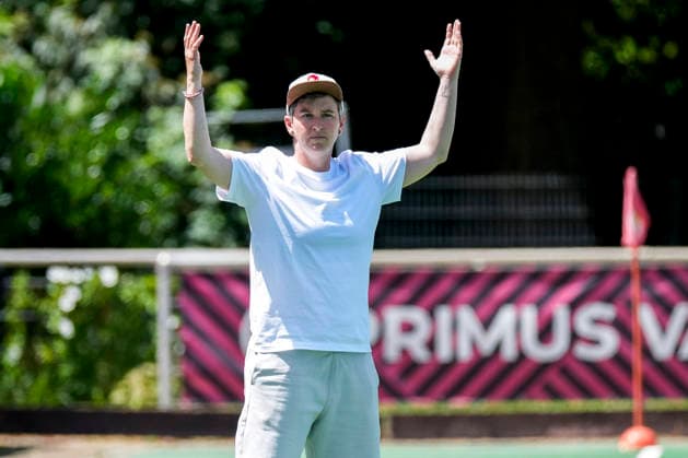 Julia Felßner Felssner, Coach, Head Coach, NHTC , gives instructions, gestures, gesticulates with arms, single picture, single photo, action, action, 07 06 2026, Mannheim Germany , Hockey, 2 Bundesliga, Group South, Women, TSV Mannheim Nürnberger HTC xozx