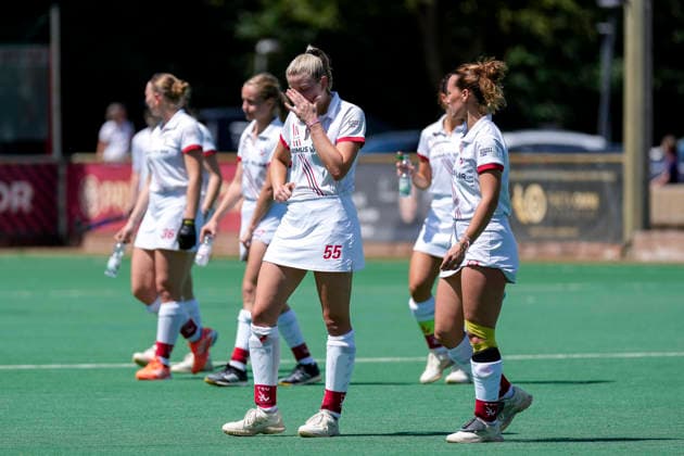 Players from TSV Mannheim Hockey, front from left with Lisa Schall TSVMH, 55 and Fenna Slawyk TSVMH, 13 , disappointed about the defeat, disappointment after the final whistle, highlight, loser, lost, frustration, disappointed, pessimistic, 07 06 2026, Mannheim Germany , Hockey, 2 Bundesliga, Group South, Women, TSV Mannheim Nürnberger HTC xozx