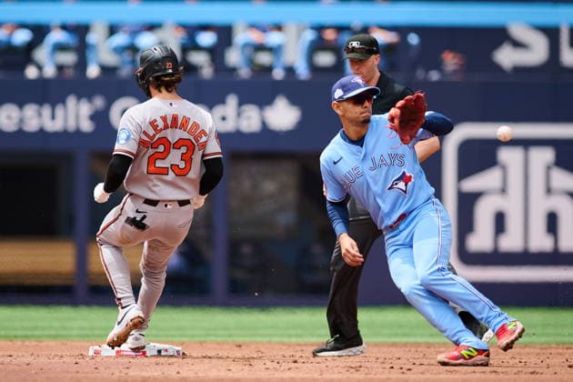 June 7, 2026, Toronto, On, Canada: Toronto Blue Jays Andro s Gimo nez (0) can t make the catch in time as Baltimore Orioles Blaze Alexander (23) doubles during third inning MLB, Baseball Herren, USA baseball action in Toronto, on Sunday, June 7, 2026. Canada News - June 7, 2026 - ZUMAc35_ 20260607_zaf_c35_006 Copyright: xSammyxKoganx