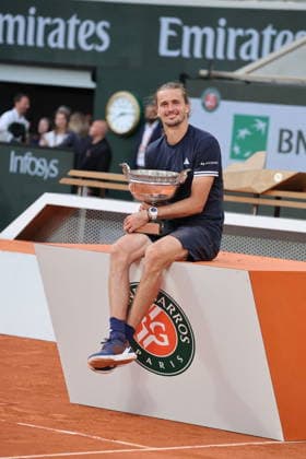 Alexander Zverev avec le trophée, la Coupe des Mousquetaires - Alexander Zverev remporte les Internationaux de France de Tennis de Roland Garros 2026 face à Flavio Cobolli (6-1, 4-6, 6-4, 6-7, 6-1) à Paris le 7 juin 2026. Jacovides-Moreau Bestimage Alexander Zverev wins the 2026 French Open at Roland Garros against Flavio Cobolli (6-1, 4-6, 6-4, 6-7, 6-1) in Paris on June 7, 2026. Paris France Copyright: xJACOVIDES-MOREAUx xBESTIMAGExJACOVIDES-MOREAUx xBESTIMAGEx
