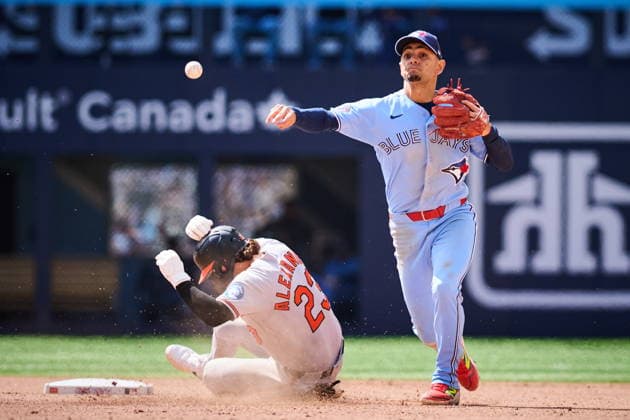 June 7, 2026, Toronto, On, Canada: Toronto Blue Jays Andro s Gimo nez (0) makes the throw over Baltimore Orioles Blaze Alexander (23) to turn a double play against the Baltimore Orioles during seventh inning MLB, Baseball Herren, USA baseball action in Toronto, on Sunday, June 7, 2026. Canada News - June 7, 2026 - ZUMAc35_ 20260607_zaf_c35_035 Copyright: xSammyxKoganx