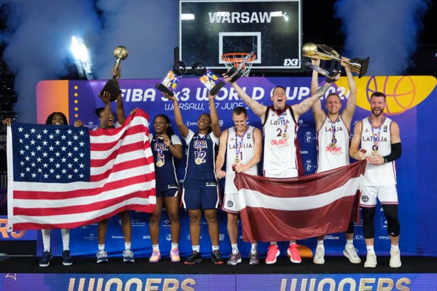 June 7, 2026, Warsaw, Masovian Voivodeship, Poland: USA s MILAYSIA FULWILEY (4), MIKAYLAH WILLIAMS (12), SAHARA WILLIAMS (6), and JOYCE EDWARDS (13) celebrate with their women s 1st place medals and the world champions trophy; Latvia s FRANCIS LACIS (6), NAURIS MIEZIS (1), KARLIS LASMANIS (2), and ZIGMARS RAIMO (9) celebrate with their men s 1st place medals and men s world champions trophy during the prize ceremony at the conclusion of the 2026 FIBA 3x3 Basketball World Cup in Warsaw, Poland. Warsaw Poland - ZUMAk204 20260607_zip_k204_104 Copyright: xRomanxKozielx