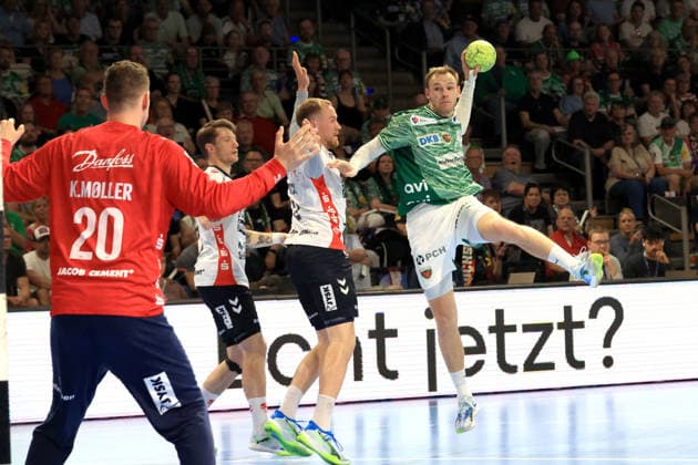 DEU, DHB, 1 HBL, Fuechse Berlin vs Flensburg Handewitt, 07 06 2026, Max Schmeling Halle, Berlin, DEU, DHB, 1 HBL, Fuechse Berlin vs Flensburg Handewitt, pictured Mathias Gidsel Fuechse Berlin 19 , Kevin Moeller Flensburg Handewitt 20 , SIMON PYTLICK Flensburg Handewitt 2 nordphotoxGmbHx xEngler nph00076