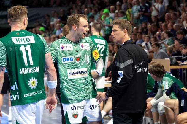 DEU, DHB, 1 HBL, Fuechse Berlin vs Flensburg Handewitt, 07 06 2026, Max Schmeling Halle, Berlin, DEU, DHB, 1 HBL, Fuechse Berlin vs Flensburg Handewitt, in the picture head coach Nicolej Krickau Fuechse Berlin , Mathias Gidsel Fuechse Berlin 19 , Lasse Andersson Fuechse Berlin 11 nordphotoxGmbHx xEngler nph00076