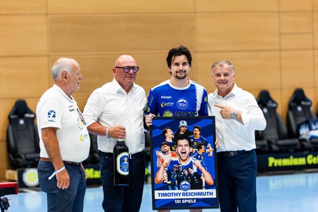 07 06 2026, GER, Handball, Men, Season 25 26, Daikin 1 Bl, 34 Matchday, ThSV Eisenach HSV Hamburg Handball Sport Verein Hamburg Timothy Reichmuth ThSV Eisenach,5 together with Günter Osswald, Shpetim Alaj ThSV Eisenach, President , Peter Krauss 99817 Eisenach Werner Assmann Halle Am Sportp Thueringen Germany