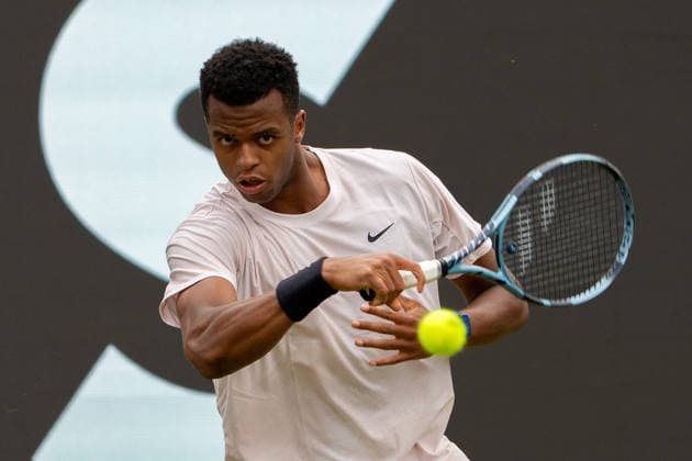 Giovanni Mpetshi Perricard, Stroke, Forehand, Backhand, Action, Action, Roman Rischatowitsch Safiullin vs Giovanni Mpetshi Perricard, Tennis, ATP Tournament, Boss Open, Center Court, Sixteenth Final, 08 06 2026, Roman Rischatowitsch Safiullin vs Giovanni Mpetshi Perricard, Tennis, ATP Tournament, Boss Open, Center Court, Sixteenth Final, 08 06 2026, Stuttgart Copyright: xEibner-Pressefoto EdwardxCheungx EP_ECG