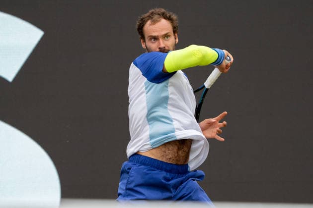 Roman Rischatowitsch Safiullin, Stroke, Forehand, Backhand, Action, Action, Roman Rischatowitsch Safiullin vs Giovanni Mpetshi Perricard, Tennis, ATP Tournament, Boss Open, Center Court, Sixteenth Final, 08 06 2026, Roman Rischatowitsch Safiullin vs Giovanni Mpetshi Perricard, Tennis, ATP Tournament, Boss Open, Center Court, Sixteenth Final, 08 06 2026, Stuttgart Copyright: xEibner-Pressefoto EdwardxCheungx EP_ECG