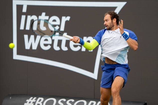 Roman Rischatowitsch Safiullin, Stroke, Forehand, Backhand, Action, Action, Roman Rischatowitsch Safiullin vs Giovanni Mpetshi Perricard, Tennis, ATP Tournament, Boss Open, Center Court, Sixteenth Final, 08 06 2026, Roman Rischatowitsch Safiullin vs Giovanni Mpetshi Perricard, Tennis, ATP Tournament, Boss Open, Center Court, Sixteenth Final, 08 06 2026, Stuttgart Copyright: xEibner-Pressefoto EdwardxCheungx EP_ECG
