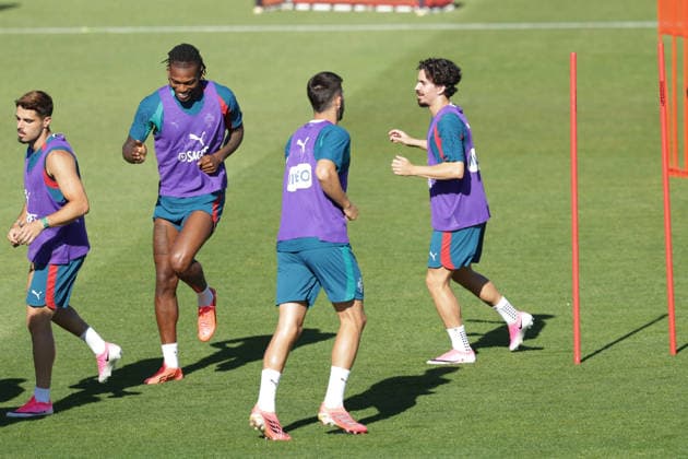 Training of the Portuguese national football team in the football city of Oeiras Portugal, June 8, 2026, in Alges, Portugal Pedro Neto Portugal ,18 , Rafael Leao Portugal ,17 , Goncalo Inacio Portugal ,14 , Vitinha Portugal ,23 Copyright: HMBxMedia FernandoxSoares