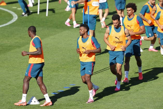 Training of the Portuguese national football team in the football city of Oeiras Portugal, June 8, 2026, in Alges, Portugal Nuno Mendes Portugal ,25 , Nelson Semedo Portugal ,2 , Goncalo Ramos Portugal ,9 , Renato Veiga Portugal ,13 Copyright: HMBxMedia FernandoxSoares