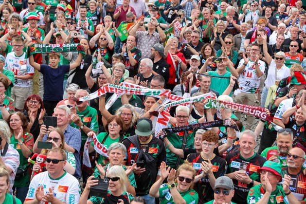 08 06 2026 ,xgox, Handball Daikin HBL, Reception and celebration at the town hall with the SC Magdeburg emspor, v l symbol photo, symbol image, icon, fans, spectators, audience, Magdeburg Magdeburg