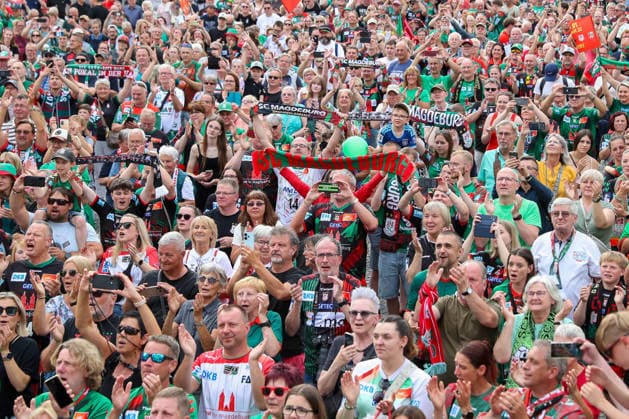 08 06 2026 ,xgox, Handball Daikin HBL, Reception and celebration at the town hall with the SC Magdeburg emspor, v l symbol photo, symbol image, icon, fans, spectators, audience, Magdeburg Magdeburg
