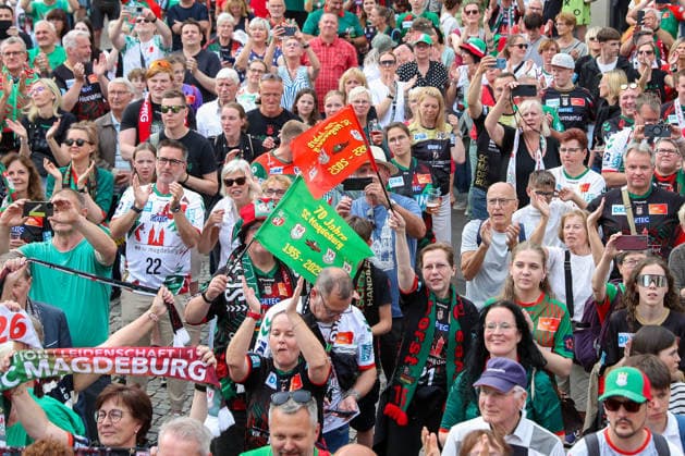 08 06 2026 ,xgox, Handball Daikin HBL, Reception and celebration at the town hall with the SC Magdeburg emspor, v l symbol photo, symbol image, icon, fans, spectators, audience, Magdeburg Magdeburg