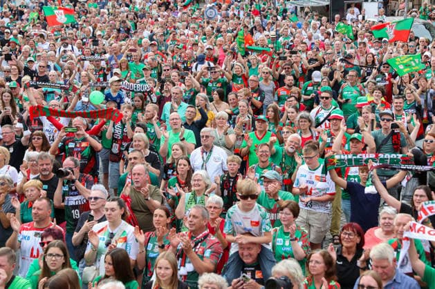 08 06 2026 ,xgox, Handball Daikin HBL, Reception and celebration at the town hall with the SC Magdeburg emspor, v l symbol photo, symbol image, icon, fans, spectators, audience, Magdeburg Magdeburg