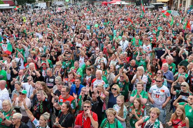 08 06 2026 ,xgox, Handball Daikin HBL, Reception and celebration at the town hall with the SC Magdeburg emspor, v l symbol photo, symbol image, icon, fans, spectators, audience, Magdeburg Magdeburg