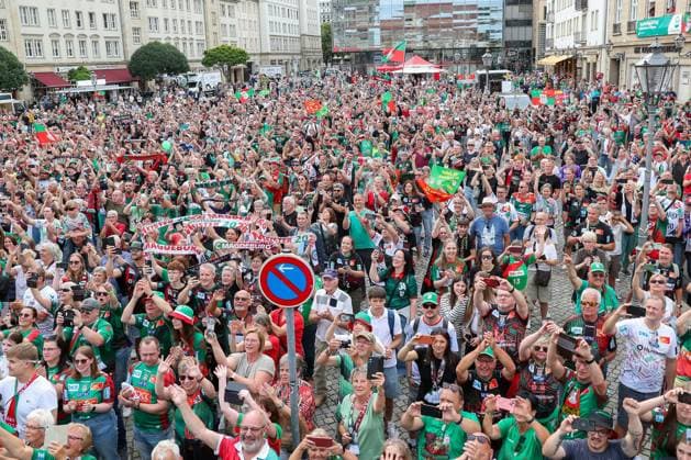08 06 2026 ,xgox, Handball Daikin HBL, Reception and celebration at the town hall with the SC Magdeburg emspor, v l symbol photo, symbol image, icon, fans, spectators, audience, Magdeburg Magdeburg