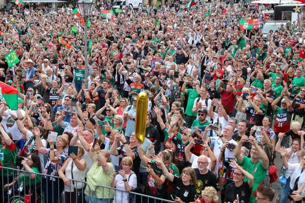 08 06 2026 ,xgox, Handball Daikin HBL, Reception and celebration at the town hall with the SC Magdeburg emspor, v l symbol photo, symbol image, icon, fans, spectators, audience, Magdeburg Magdeburg