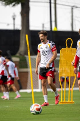 Team Arrival Germany, Base Camp, practice, FIFA World Cup, WM, Weltmeisterschaft, Fussball 2026, Winston-Salem LEON GORETZKA of DFB practicing for the FIFA World Cup 2026 at Wake Forest University™s Spry Stadium in Winston-Salem, North Carolina, United States, June 8, 2026. WINSTON-SALEM Spry Stadium North Carolina USA Copyright: xPaulxMoreax 1R8A6008