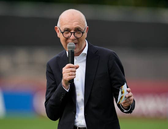Bernd Neuendorf Germany, DFB President speaks to a large crowd at W Dennie Spry Soccer Stadium before the German National Teams first team training session at Base Camp in Winston Salem, North Carolina USA, German National Soccer Team, Base Camp, Winston Salem, 08 06 2026 USA, German National Soccer Team, Base Camp, Winston Salem, 08 06 2026 Winston Salem Copyright: xEibner-Pressefoto ScottxColemanx EP_SCN