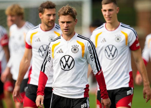 Joshua Kimmich Germany, 6 takes part in the first team training of the German national team at Base Camp in North Carolina, In the background are Leon Goretzka Germany, 8 and Nico Schlotterbeck Germany, 15 USA, German national soccer team, Base Camp, Winston Salem, 08 06 2026 USA, German national soccer team, Base Camp, Winston Salem, 08 06 2026 Winston Salem Copyright: xEibner-Pressefoto ScottxColemanx EP_SCN