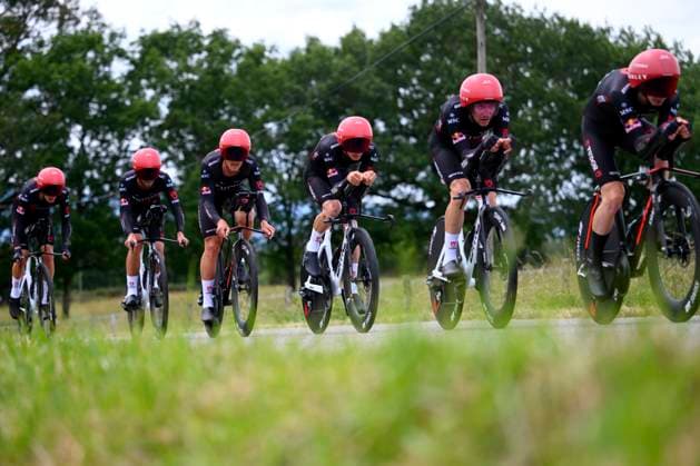 Tour Auvergne - Rhone-Alpes 2026 Stage 3 PERREUX, FRANCE - JUNE 09 : Voisard Yannis (SUI) of Tudor Pro Cycling Team, Donze Robin (SUI) of Tudor Pro Cycling Team, Eriksson Jacob (SWE) of Tudor Pro Cycling Team, Jasch Lennart (GER) of Tudor Pro Cycling Team, Thalmann Roland (SUI) of Tudor Pro Cycling Team, Trentin Matteo (ITA) of Tudor Pro Cycling Team, Wilksch Hannes (GER) of Tudor Pro Cycling Team during stage 3 of the 78th edition of Tour Auvergne - Rhone-Alpes an UCI World Tour 2.UWT Team Time Trial stage for Men Elite of 28.4 km with start in Perreux and finish in Perreux on June 9, 2026 in Perreux, France, 09 06 2026 ( Motordriver Guy De Vuyst - Perreux France Copyright: xVincentxKalutx